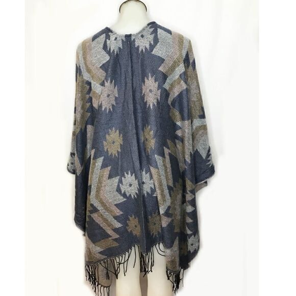 AZTEC cozy wrap shawl - Picture 2 of 3